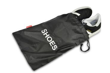 Schuhtasche (M) mit eingepackten Sneaker